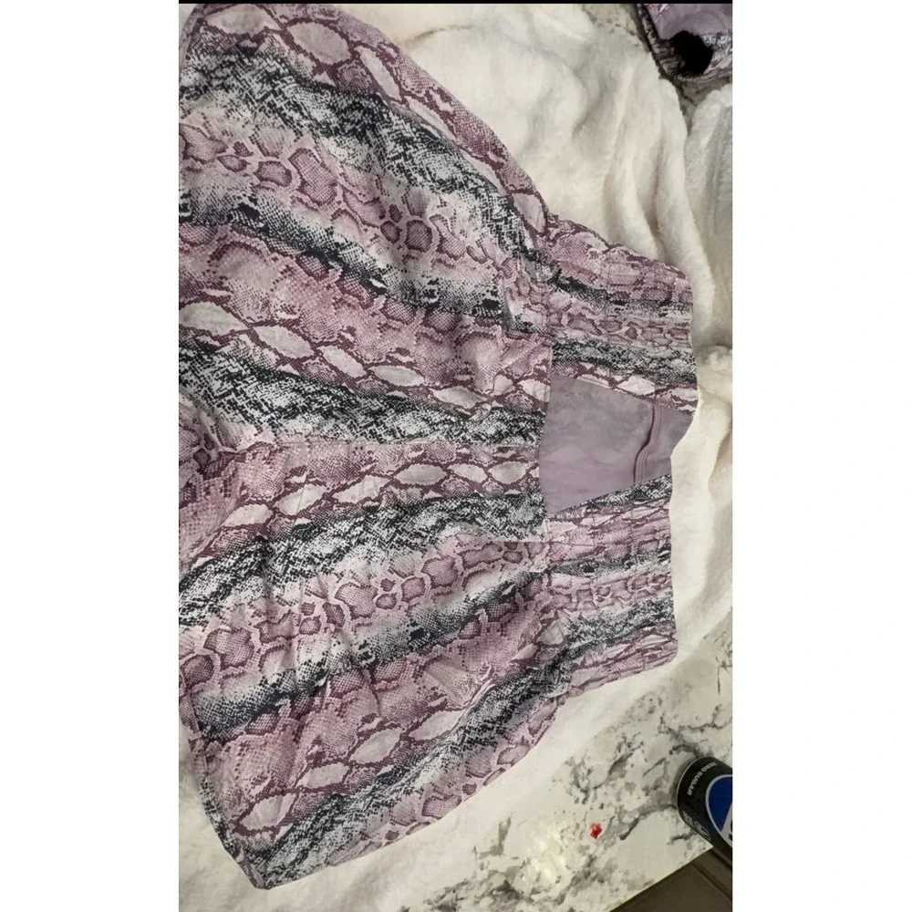 NWOT women's size MEDIUM Free People Movement athletic running shorts.